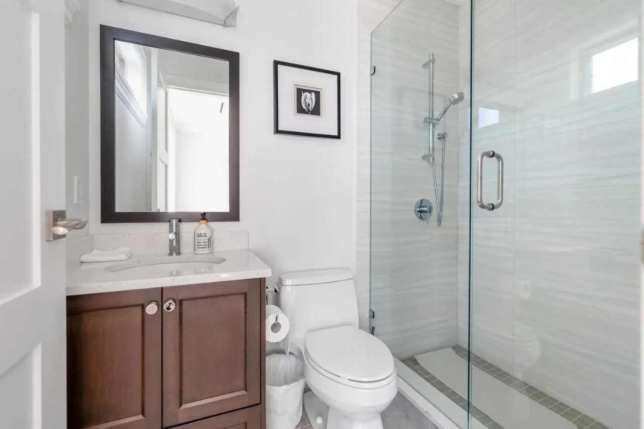 Gæstehus Elegant Vancouver Room With Private Bathroom
