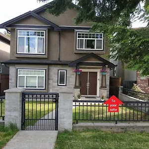 Private W King Bed, Ground Level, Naturally Bright Vancouver