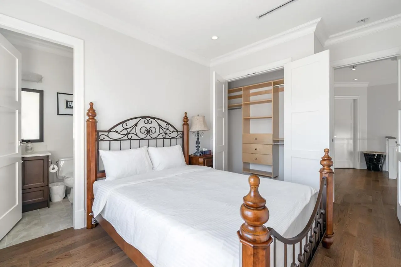 Elegant Vancouver Room With Private Bathroom Canada