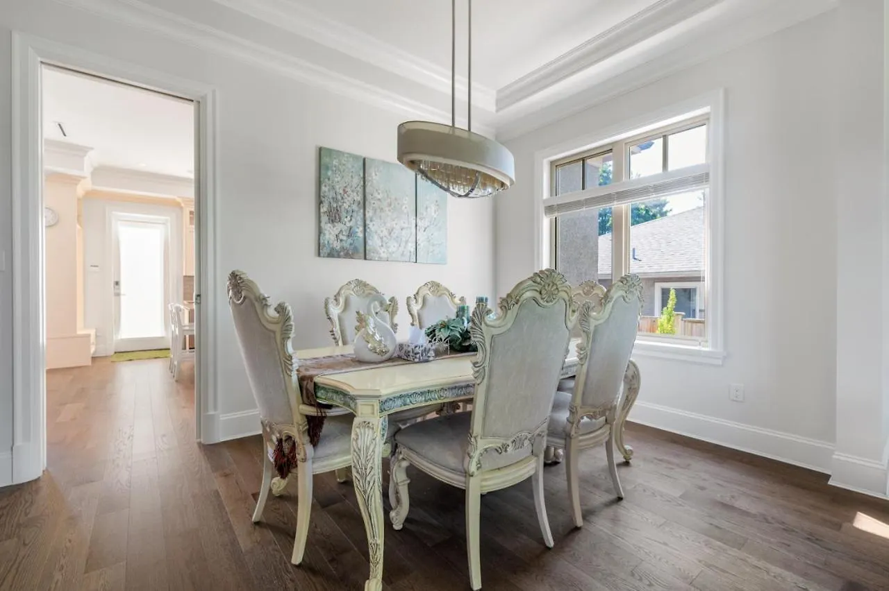 Guest house Elegant Vancouver Room With Private Bathroom Canada